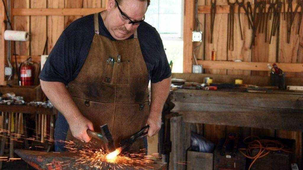 What Makes A Good Apron For Leatherworking?