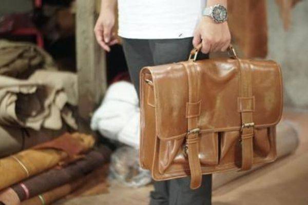 5 BEST BROWN MEN'S LEATHER WORK BAGS 2021